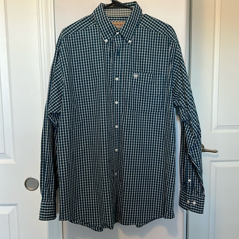 Men’s Ariat Wrinkle-Free Button Down Shirt